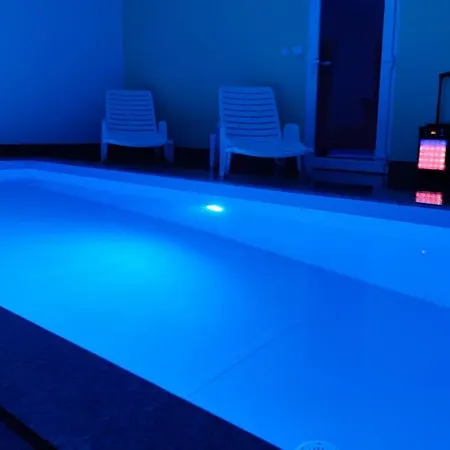 Beverly Hills Pool House * Donji Podgradci