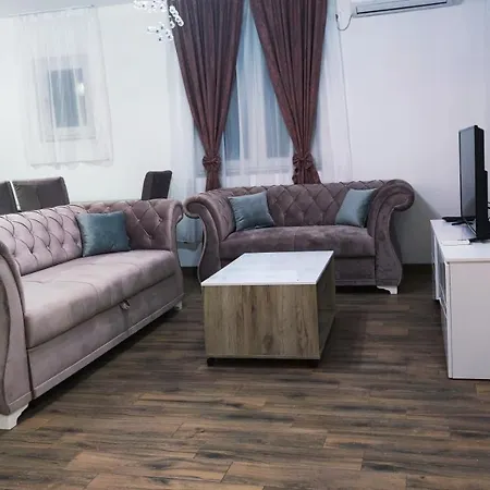 Beverly Hills Pool House Villa