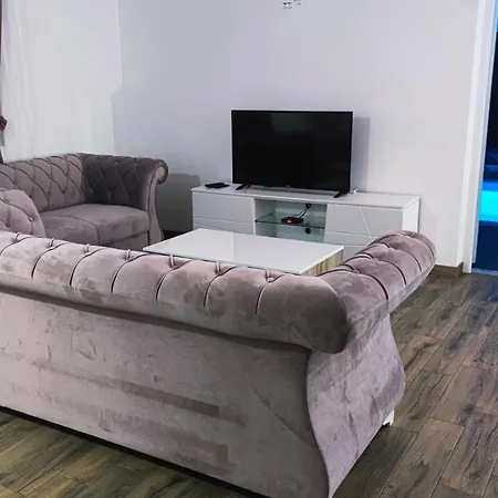 Beverly Hills Pool House Villa