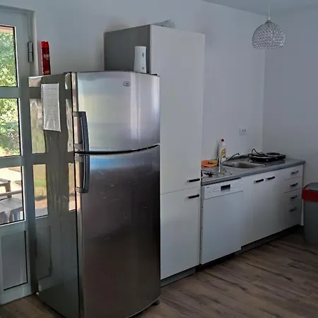 Beverly Hills Pool House * Donji Podgradci