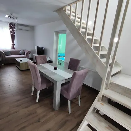 Beverly Hills Pool House Villa *