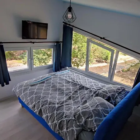 Beverly Hills Pool House Donji Podgradci