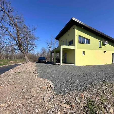 Beverly Hills Pool House * Donji Podgradci