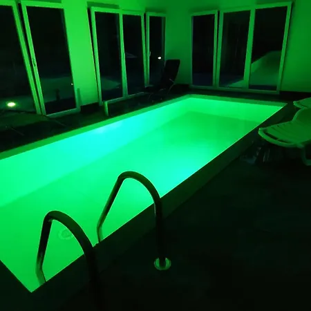 Beverly Hills Pool House Villa